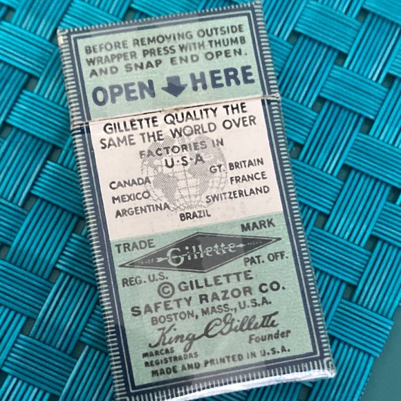 Gillette Tech Razor Vintage with Blue Blades NOS - Picture 13 of 15